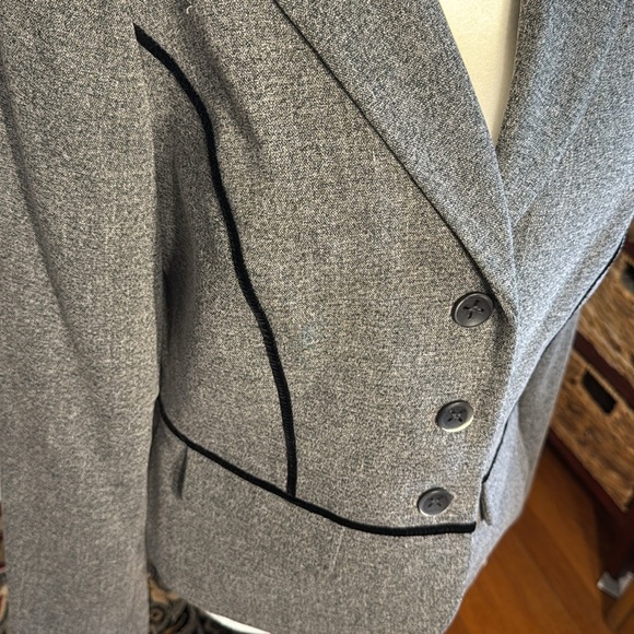 NWT Axcess by Liz Claiborne Beautiful Gray and Black Blazer Fully Lined Size 10 - Picture 4 of 11